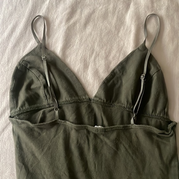 ❤️sold❤️❤️Olive green bodysuit- URBAN OUTFITTERS - Picture 4 of 4